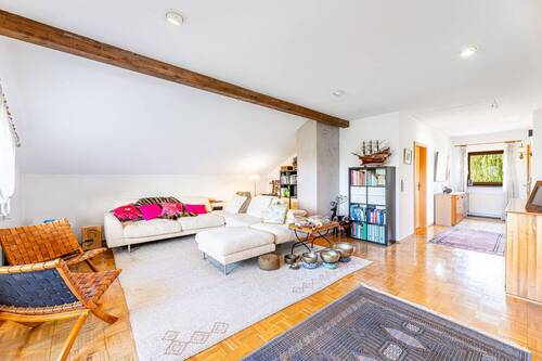 Wohnzimmer und Flur DG - 