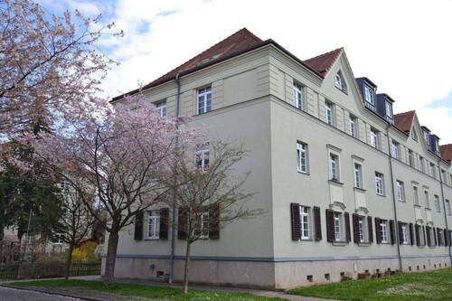 a.JPG - Idyllische Lage - 2-Zi-Altbauwohnung mit Loggia, Garten*