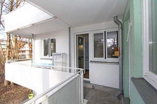 Zweite Balkonseite, die von verschiedenen Räumen betreten werden kann - 