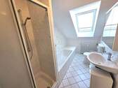 Badezimmer - Etagenwohnung mit 72,00 m&sup2; in Karben zur Miete
