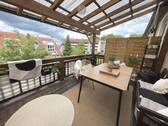 mit überdachtem Balkon. - 