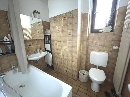 Bad mit Badwanne im 2. Obergeschoss - 