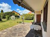 Terrasse mit Markise und Garten - 6 Zimmer Einfamilienhaus in Meßkirch