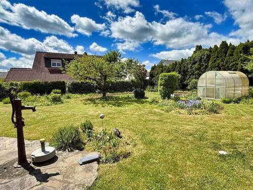 Traumhafter Garten mit Gewächshaus - Einfamilienhaus mit 182,00 m&sup2; in Meßkirch zum Kaufen