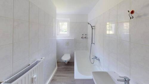 Bad mit Wanne - Etagenwohnung mit 69,40 m² in Chemnitz zur Miete