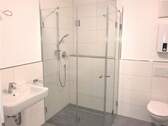 Geräumiges Duschbad - 