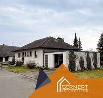 Großzügiger Bungalow mit Kachelofen, Wintergarten-Terrasse, Keller und viel Platz im Grünen - Marktgraitz