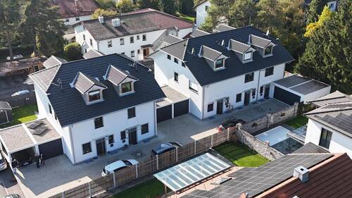 Hauszugang und Zufahrt - 5 Zimmer Reihenendhaus zum Kaufen in Wolfratshausen