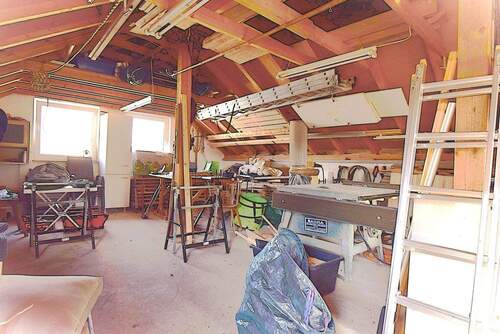 Werkstatt über den Garagen - 