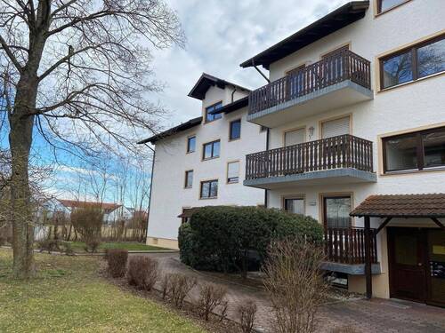 Wohnung mit Balkon im 2. OG - Etagenwohnung in Plattling - 179.000,00&nbsp;EUR Kaufpreis, ca.&nbsp; 78,00&nbsp;m&sup2;&nbsp;Wohnfl&auml;che