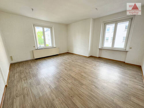 Wohnzimmer - Schicke 4-Raum-Wohnung mit Balkon in zentraler Lage von Schwarzenberg