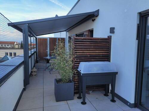 Pergola Markise vor Wohnzimmer - 