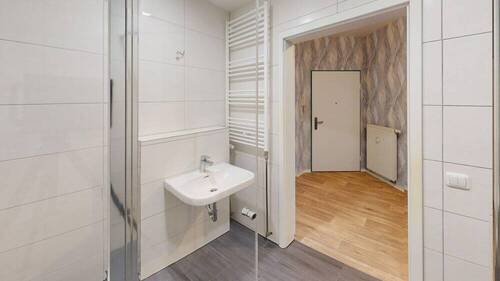 Badezimmer mit Dusche - 