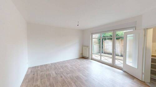 Wohnraum mit großen Fensterfronten - Etagenwohnung mit 53,00 m&sup2; in Ribnitz-Damgarten zum Kaufen