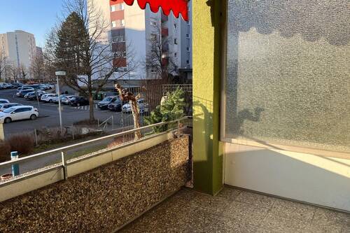 Balkon mit Verglasung - Etagenwohnung mit 69,00 m² in Stuttgart zum Kaufen