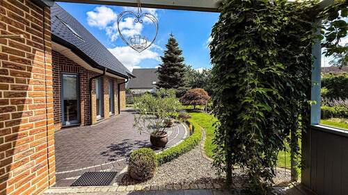 Idyllischer Gartenblick - 