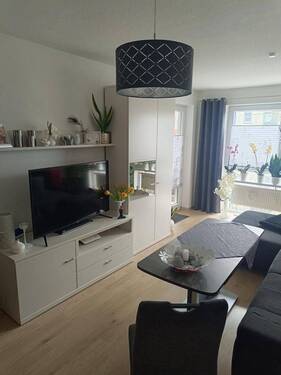 Wohnzimmer mit Balkon.jpg - 2 Zimmer Etagenwohnung zur Miete in Chemnitz