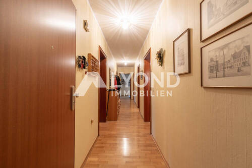 3 - Flur - 5 Zimmer Etagenwohnung in Wesel / Feldmark