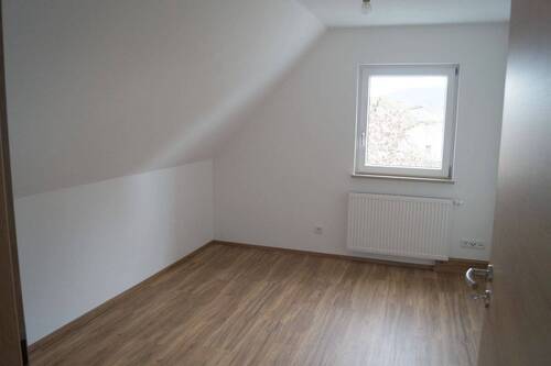 Weiter geht es zu Zimmer 1 im DG ... - 