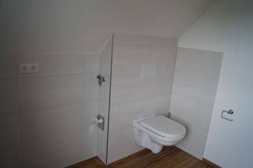 ...Bad im DG mit Anschluss für die Waschmaschine - 