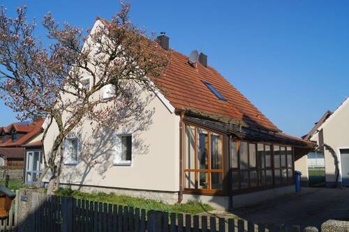 Titelbild - ! WOHNEN WUNDERSCHÖN - TOP SANIERTES EINFAMILIENHAUS MIT WINTERGARTEN!