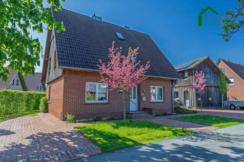 Haus 1 Straße - Leben unter zwei Dächern - Mehrgenerationen-Ensemble mit parkähnlichem Garten