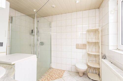 Badezimmer - 4 Zimmer Doppelhaushälfte in Berlin
