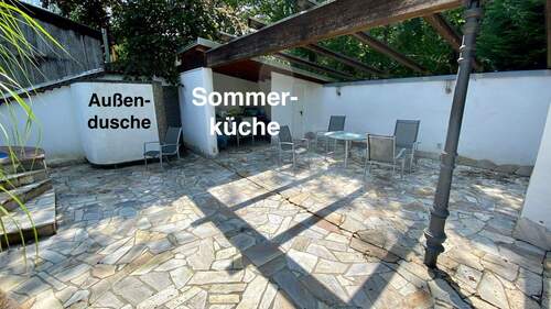 Terrasse hinter dem Pool - Mehrfamilienhaus, Wohnhaus mit 294,00 m&sup2; in Aschaffenburg zum Kaufen