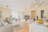 Wohnzimmer - Tolle 4 Zimmer Wohnung mit schöner Aufteilung, Pool und Sauna