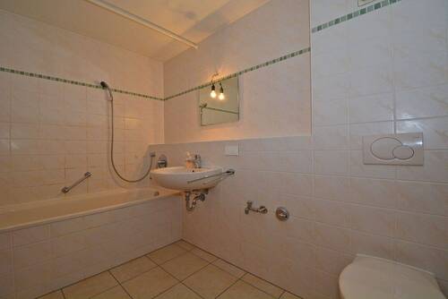 Haupt-Bad mit Wanne - 