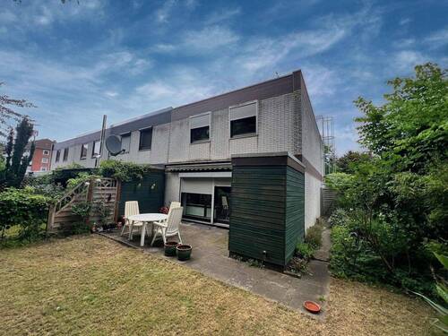 Rückansicht - Ansehnliches Endreihenhaus mit Potenzial