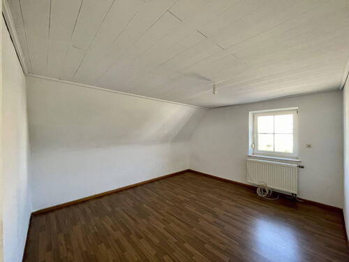 OG: Wohnzimmer 16 qm - 