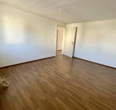 OG: Wohnzimmer 16 qm - 