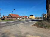 Gegenüberliegende Straße mit Bushaltestelle(0) - 