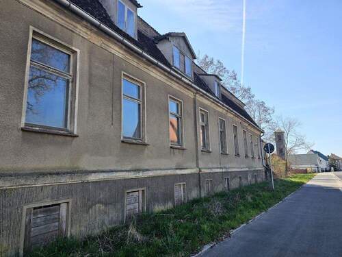 Herrenhaus - Seitlich - Grundstück in Breddin / Segeletz