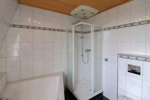 Ansicht Badezimmer (1) - Etagenwohnung mit 91,20 m&sup2; in Wuppertal zum Kaufen