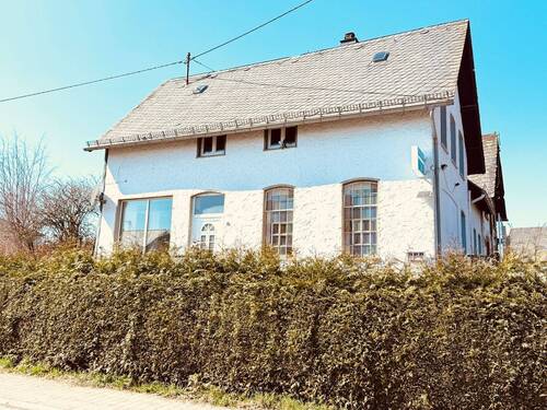 1.1. Hausansicht - **Renovierung mit Vision** EFH*MFH*Haus mit Einliegerwohnung**Nahe A1A60- Pendler **Belgien-Luxemburg- NRW *Ferienwohnung*Platz für Wohnmobil