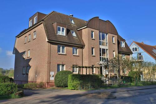 Zufahrt zur Tiefgarage und den Außenstellplätzen - 2 Zimmer Etagenwohnung in Boltenhagen