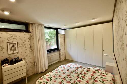 Schlafzimmer EG - 8 Zimmer Mehrfamilienhaus, Wohnhaus in Würzburg