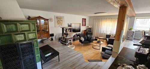 Wohnzimmer und Kachelofen - Doppelhaushälfte mit 164,00 m² in Staufen im Breisgau zum Kaufen