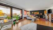 Wohnzimmer 1 - Top gepflegte Dachterrassenwohnung mit Aufzug, Einbauküche und Tiefgarage