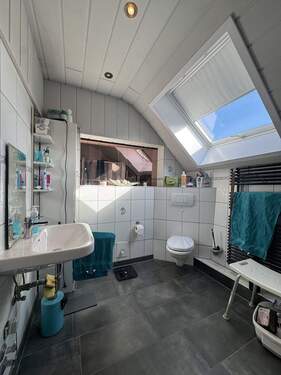 Badezimmer mit Dusche - 