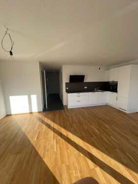Wohnzimmer und Küche.jpg - 3 Zimmer Etagenwohnung zur Miete in Erlangen