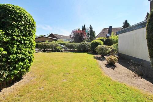 Garten vor dem Haus - Blickrichtung Straße - 