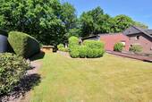 Garten vor und neben dem Haus - 
