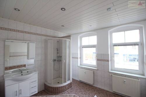 Bad (2).JPG - Etagenwohnung mit 75,00 m² in Aue zur Miete