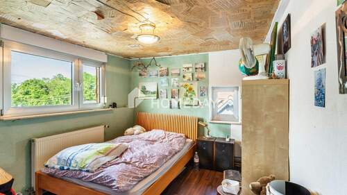1. OG Schlafzimmer 1 - 