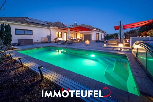 beleuchteter Pool - 