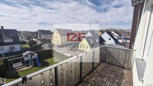 Sonnenbalkon #1 - Geräumige 2,5-Zimmer-Dachgeschosswohnung in der Werderau - Ideal für Singles oder Paare