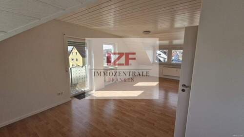 Wohn-, und Essbereich mit Balkon - Etagenwohnung mit 72,00 m&sup2; in Nürnberg zur Miete